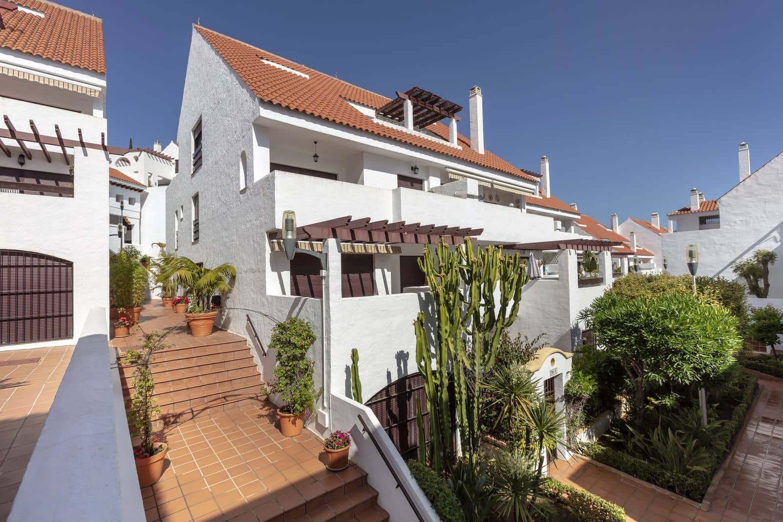 2 soveværelse Lejlighed til salg i Nueva Andalucia med swimmingpool garage - € 469.000 (Ref: 10184767)