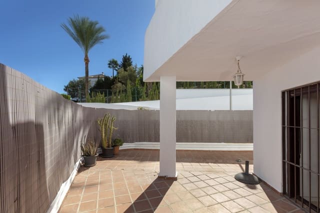 2 soveværelse Lejlighed til salg i Nueva Andalucia, Marbella med swimmingpool garage - € 469.000 (Ref: 10184767)