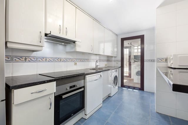 2 soveværelse Lejlighed til salg i Nueva Andalucia, Marbella med swimmingpool garage - € 469.000 (Ref: 10184767)