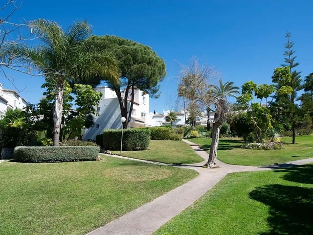 5 Zimmer Doppelhaus zu verkaufen in Estepona mit Pool - 468.000 € (Ref: 10184776)