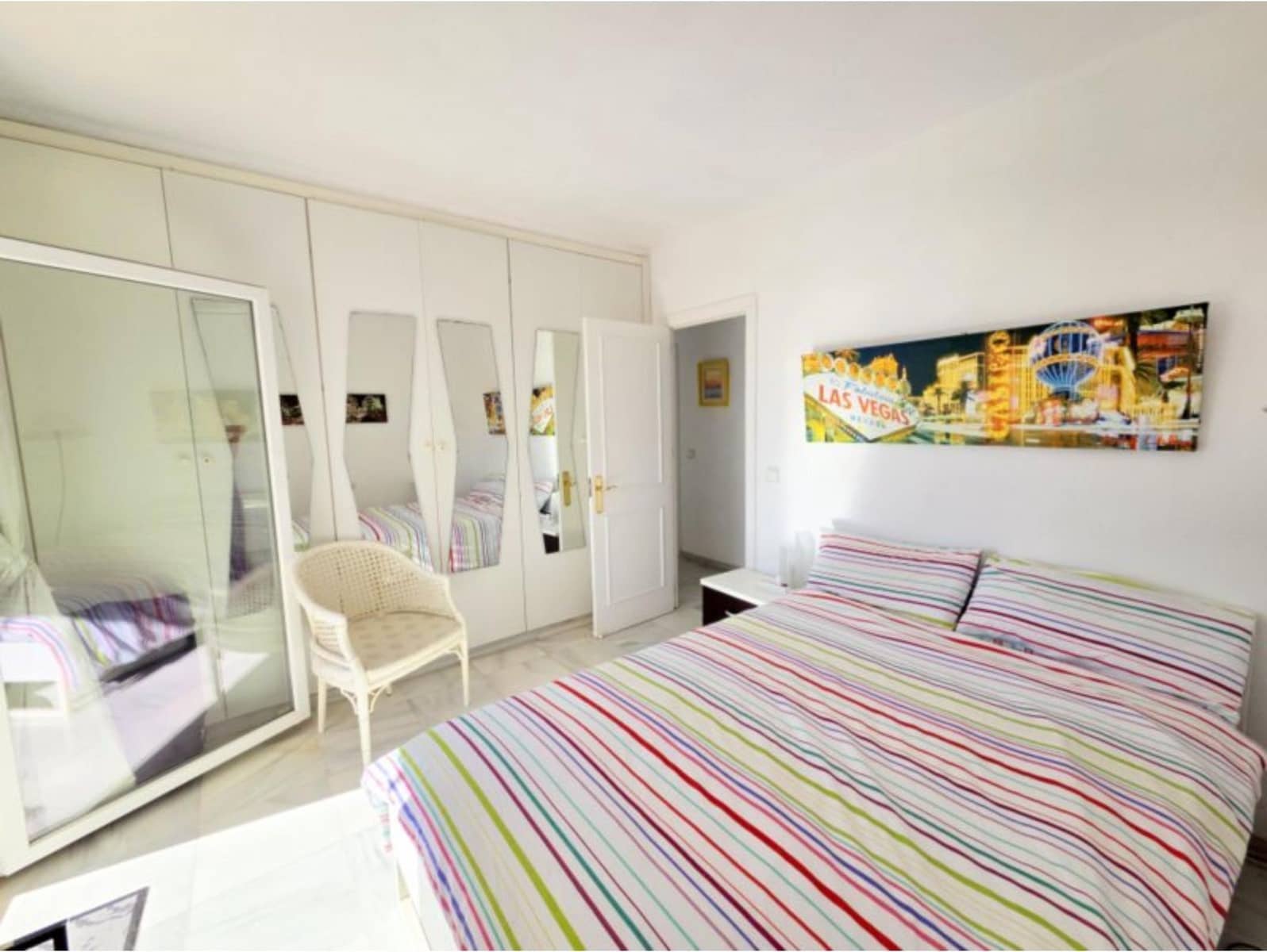 Apartamento de 3 habitaciones en La Duquesa / Puerto de la Duquesa en venta con piscina - 315.000 € (Ref: 10184786)