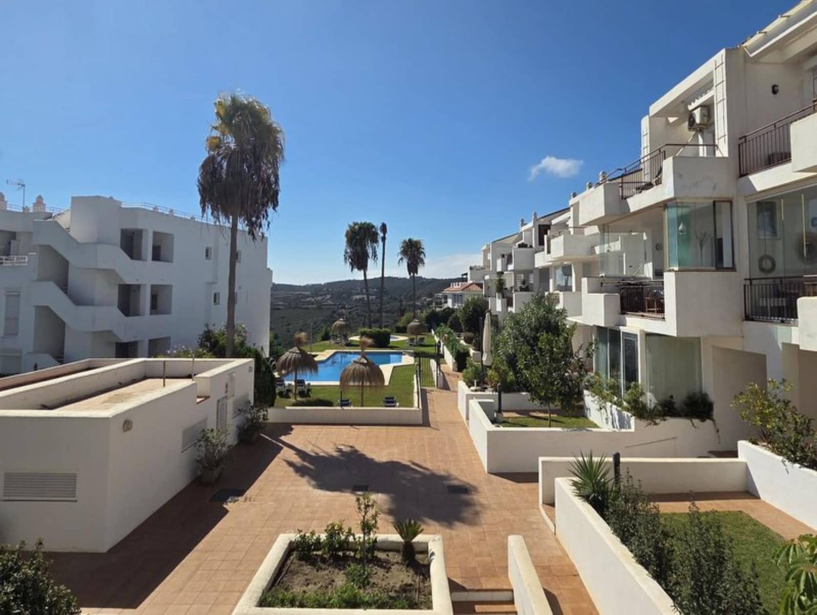 2 bedroom Penthouse for sale in La Duquesa / Puerto de la Duquesa with pool - € 280,000 (Ref: 10186730)