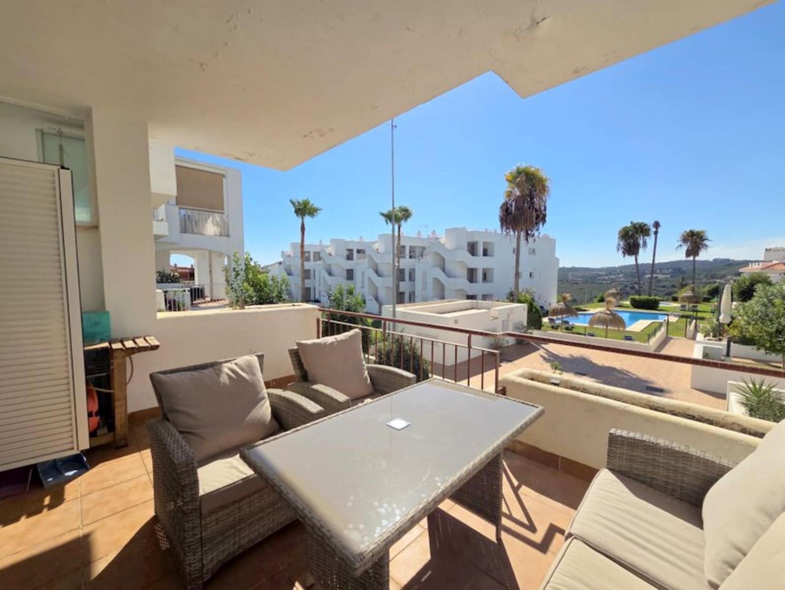 2 bedroom Penthouse for sale in La Duquesa / Puerto de la Duquesa with pool - € 280,000 (Ref: 10186730)