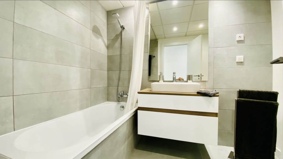 3 bedroom Penthouse for rent in Estepona with pool garage - € 3,250 (Ref: 10186745)