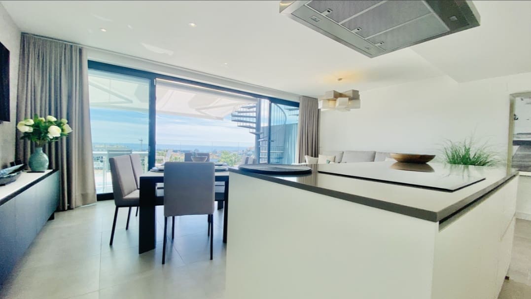 3 bedroom Penthouse for rent in Estepona with pool garage - € 3,250 (Ref: 10186745)