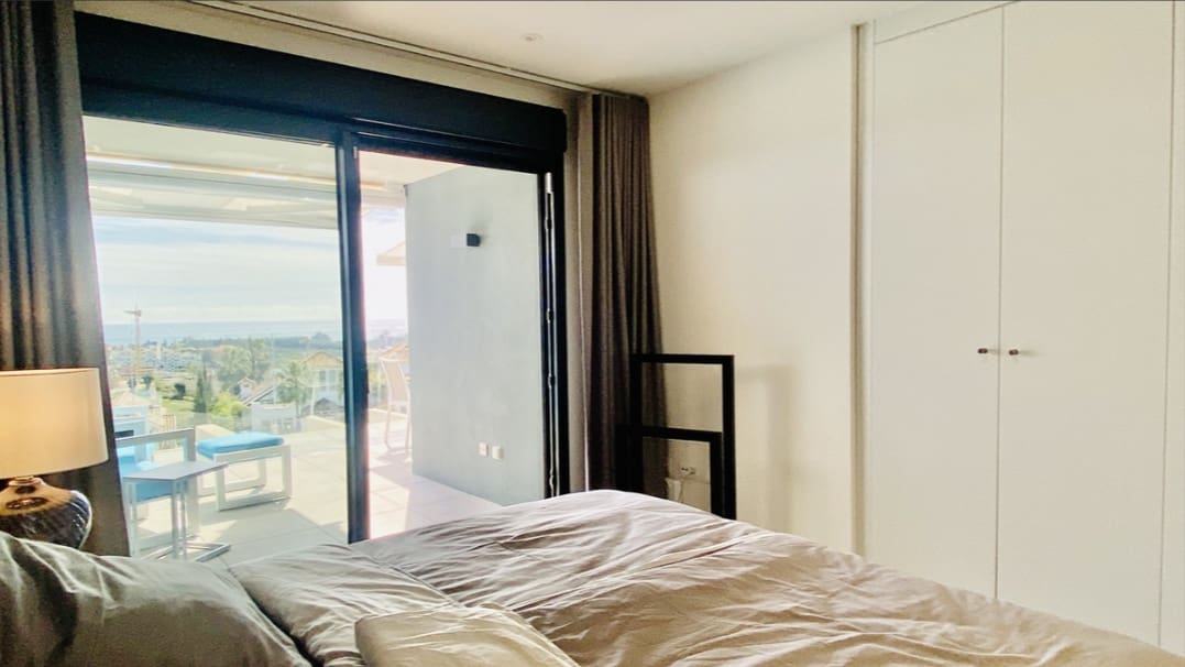 3 bedroom Penthouse for rent in Estepona with pool garage - € 3,250 (Ref: 10186745)