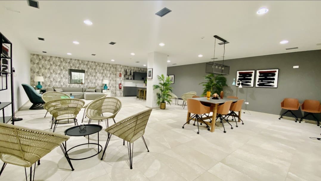 3 bedroom Penthouse for rent in Estepona with pool garage - € 3,250 (Ref: 10186745)