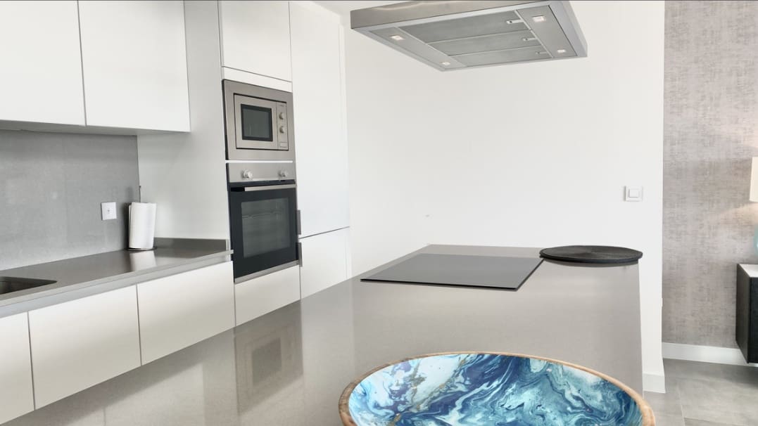 3 bedroom Penthouse for rent in Estepona with pool garage - € 3,250 (Ref: 10186745)