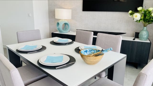 Ático de 3 habitaciones en Estepona en alquiler con piscina garaje - 3.250 € (Ref: 10186745)