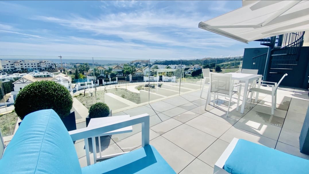 3 bedroom Penthouse for rent in Estepona with pool garage - € 3,250 (Ref: 10186745)