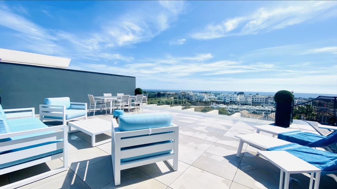 3 bedroom Penthouse for rent in Estepona with pool garage - € 3,250 (Ref: 10186745)