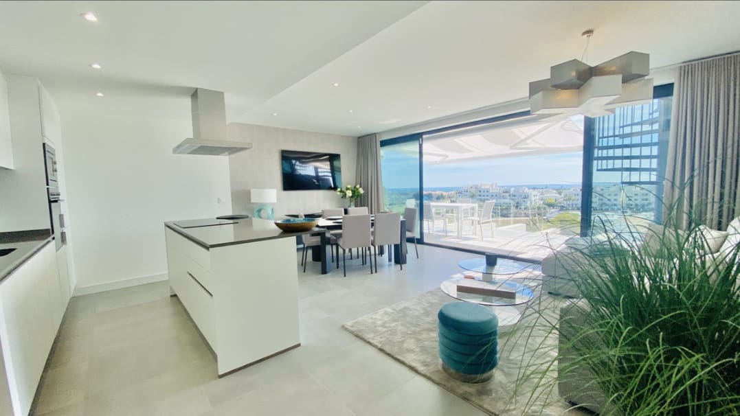 3 bedroom Penthouse for rent in Estepona with pool garage - € 3,250 (Ref: 10186745)