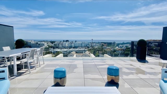 Ático de 3 habitaciones en Estepona en alquiler con piscina garaje - 3.250 € (Ref: 10186745)