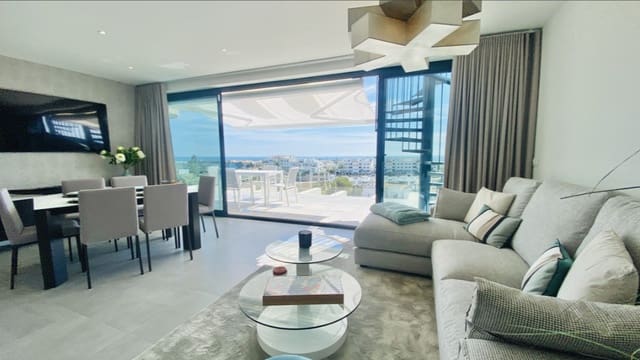 Ático de 3 habitaciones en Estepona en alquiler con piscina garaje - 3.250 € (Ref: 10186745)