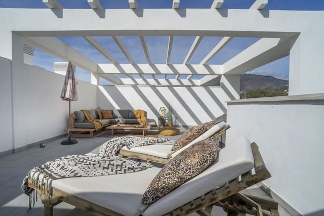 Ático de 2 habitaciones en Estepona en venta con piscina garaje - 475.000 € (Ref: 10186757)