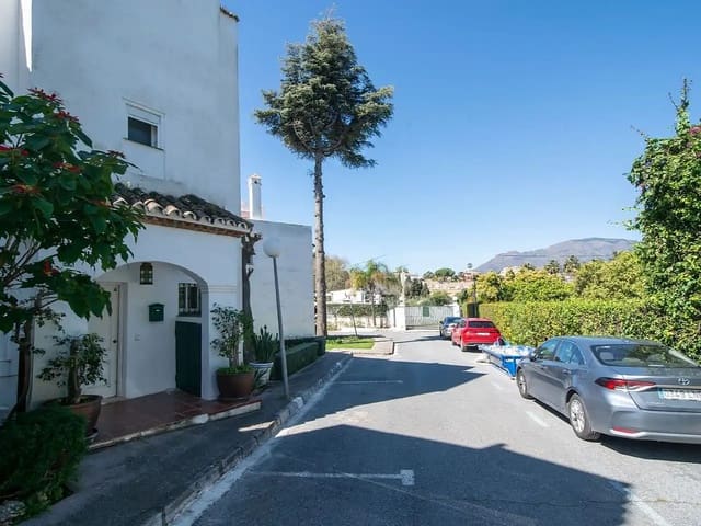 Pareado de 5 habitaciones en Estepona en venta con piscina - 468.000 € (Ref: 10186762)