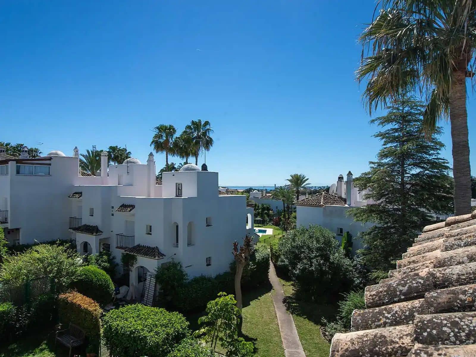 Pareado de 5 habitaciones en Estepona en venta con piscina - 468.000 € (Ref: 10186762)