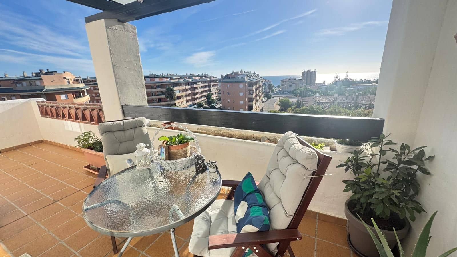 2 soverom Penthouse til salgs i Manilva med svømmebasseng garasje - € 370 000 (Ref: 10187611)