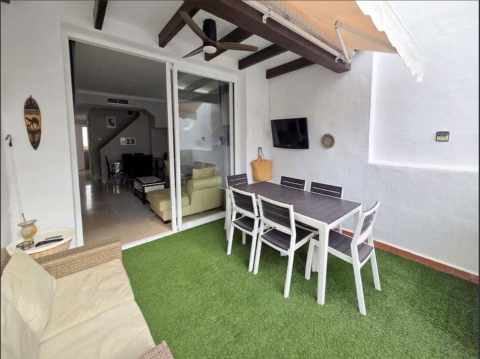 Ático de 2 habitaciones en La Duquesa / Puerto de la Duquesa en venta con piscina garaje - 275.000 € (Ref: 10187614)
