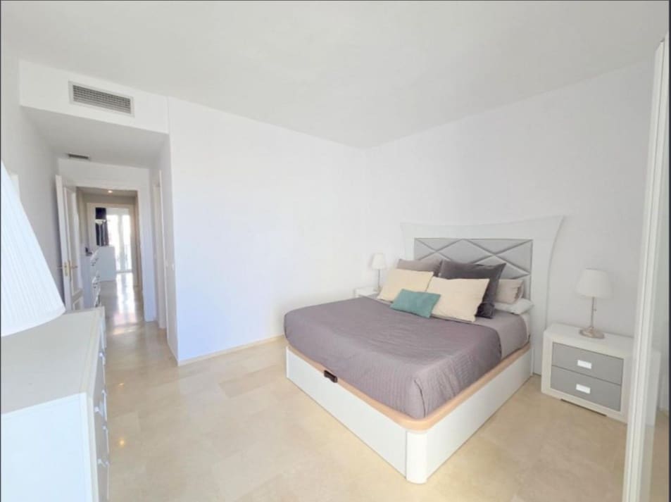 Ático de 2 habitaciones en La Duquesa / Puerto de la Duquesa en venta con piscina garaje - 275.000 € (Ref: 10187614)