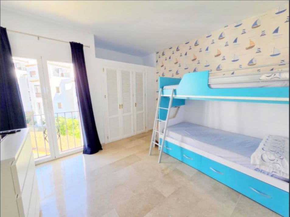 Ático de 2 habitaciones en La Duquesa / Puerto de la Duquesa en venta con piscina garaje - 275.000 € (Ref: 10187614)