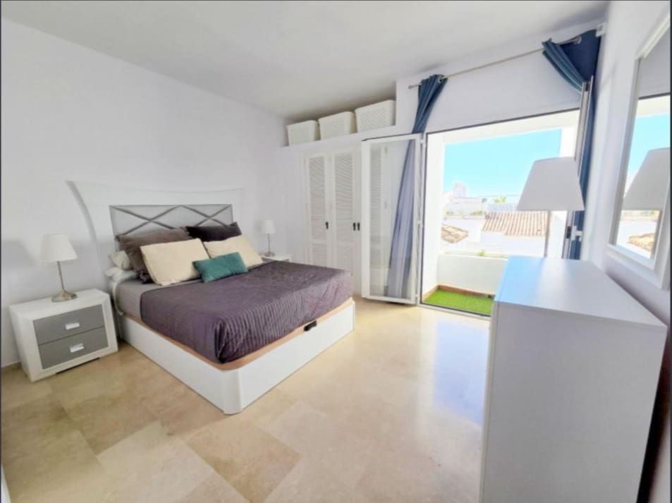 Ático de 2 habitaciones en La Duquesa / Puerto de la Duquesa en venta con piscina garaje - 275.000 € (Ref: 10187614)