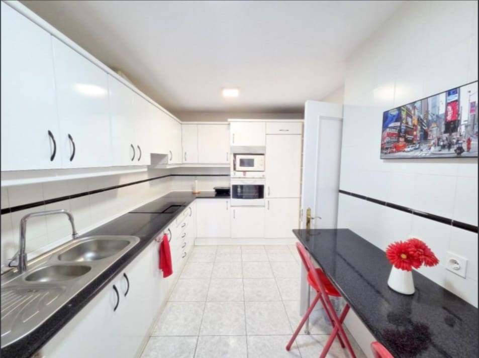 Ático de 2 habitaciones en La Duquesa / Puerto de la Duquesa en venta con piscina garaje - 275.000 € (Ref: 10187614)