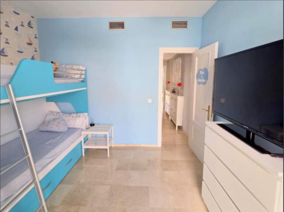 Ático de 2 habitaciones en La Duquesa / Puerto de la Duquesa en venta con piscina garaje - 275.000 € (Ref: 10187614)