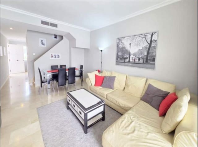 Ático de 2 habitaciones en La Duquesa / Puerto de la Duquesa, Manilva en venta con piscina garaje - 275.000 € (Ref: 10187614)