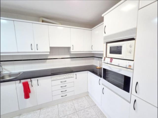 Ático de 2 habitaciones en La Duquesa / Puerto de la Duquesa, Manilva en venta con piscina garaje - 275.000 € (Ref: 10187614)