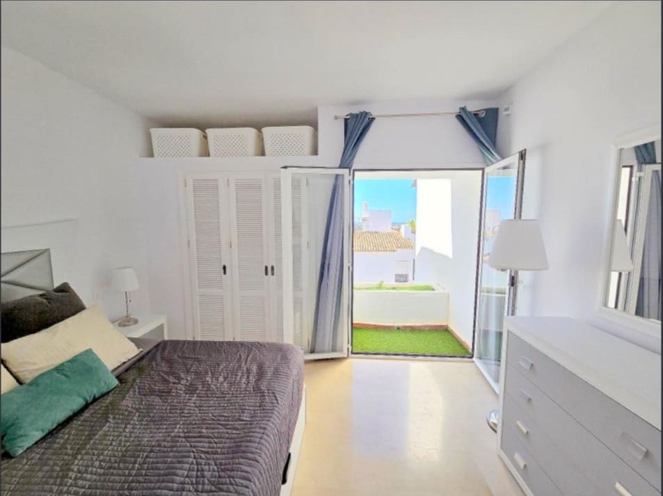 Ático de 2 habitaciones en La Duquesa / Puerto de la Duquesa en venta con piscina garaje - 275.000 € (Ref: 10187614)