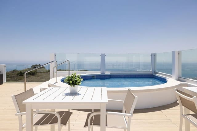 2 bedroom Apartment for sale in La Duquesa / Puerto de la Duquesa, Manilva with pool garage - € 245,000 (Ref: 9282901)