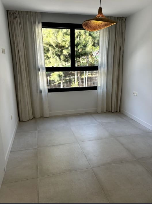 4 soveværelse Byhus til leje i Mijas Costa med swimmingpool - € 4.000 (Ref: 9319830)