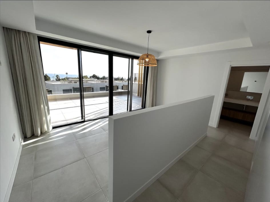 4 soveværelse Byhus til leje i Mijas Costa med swimmingpool - € 4.000 (Ref: 9319830)