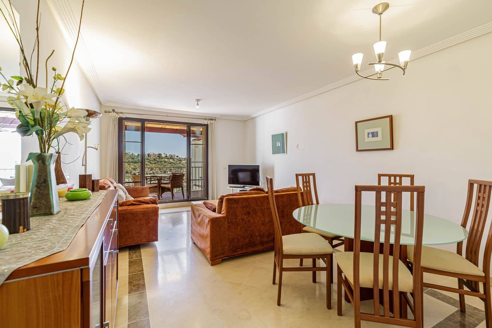 2 soverom Penthouse til salgs i Benahavis med svømmebasseng garasje - € 399 000 (Ref: 9379531)