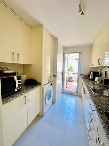 2 bedroom Penthouse for sale in La Duquesa / Puerto de la Duquesa, Manilva with pool garage - € 269,000 (Ref: 9431797)