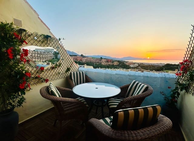 2 bedroom Penthouse for sale in La Duquesa / Puerto de la Duquesa, Manilva with pool garage - € 269,000 (Ref: 9431797)