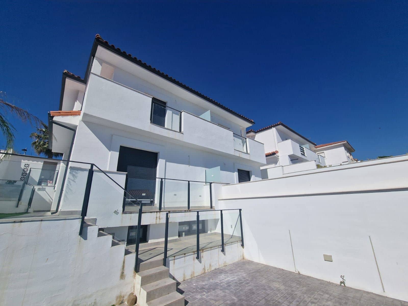 2 slaapkamer Halfvrijstaande villa te koop in Manilva - € 395.000 (Ref: 9440854)