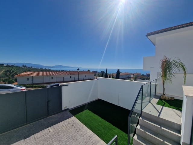 2 slaapkamer Halfvrijstaande villa te koop in Manilva - € 395.000 (Ref: 9440854)