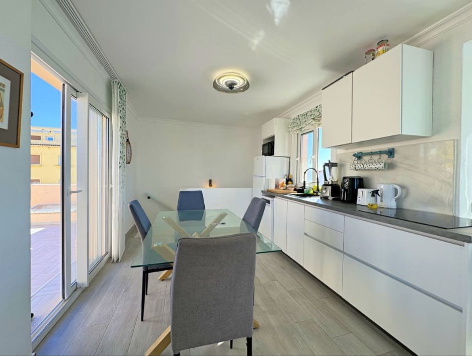 3 slaapkamer Huis te koop in La Duquesa / Puerto de la Duquesa met garage - € 425.000 (Ref: 9441514)