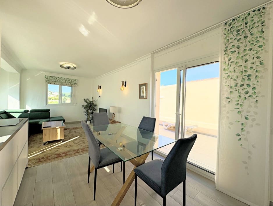 3 slaapkamer Huis te koop in La Duquesa / Puerto de la Duquesa met garage - € 425.000 (Ref: 9441514)