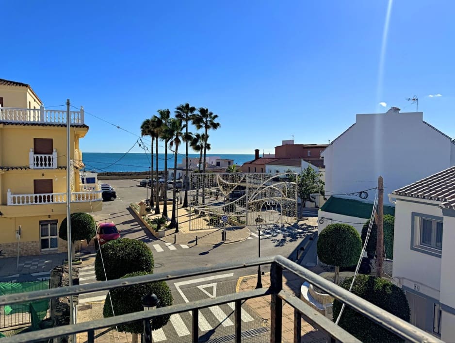 3 slaapkamer Huis te koop in La Duquesa / Puerto de la Duquesa met garage - € 425.000 (Ref: 9441514)