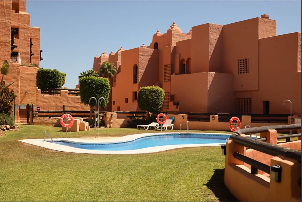 2 bedroom Apartment for sale in San Luis de Sabinillas with pool - € 266,000 (Ref: 9441551)