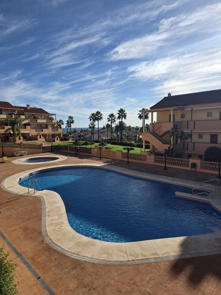 2 slaapkamer Appartement te koop in El Faro met garage - € 275.000 (Ref: 9441602)