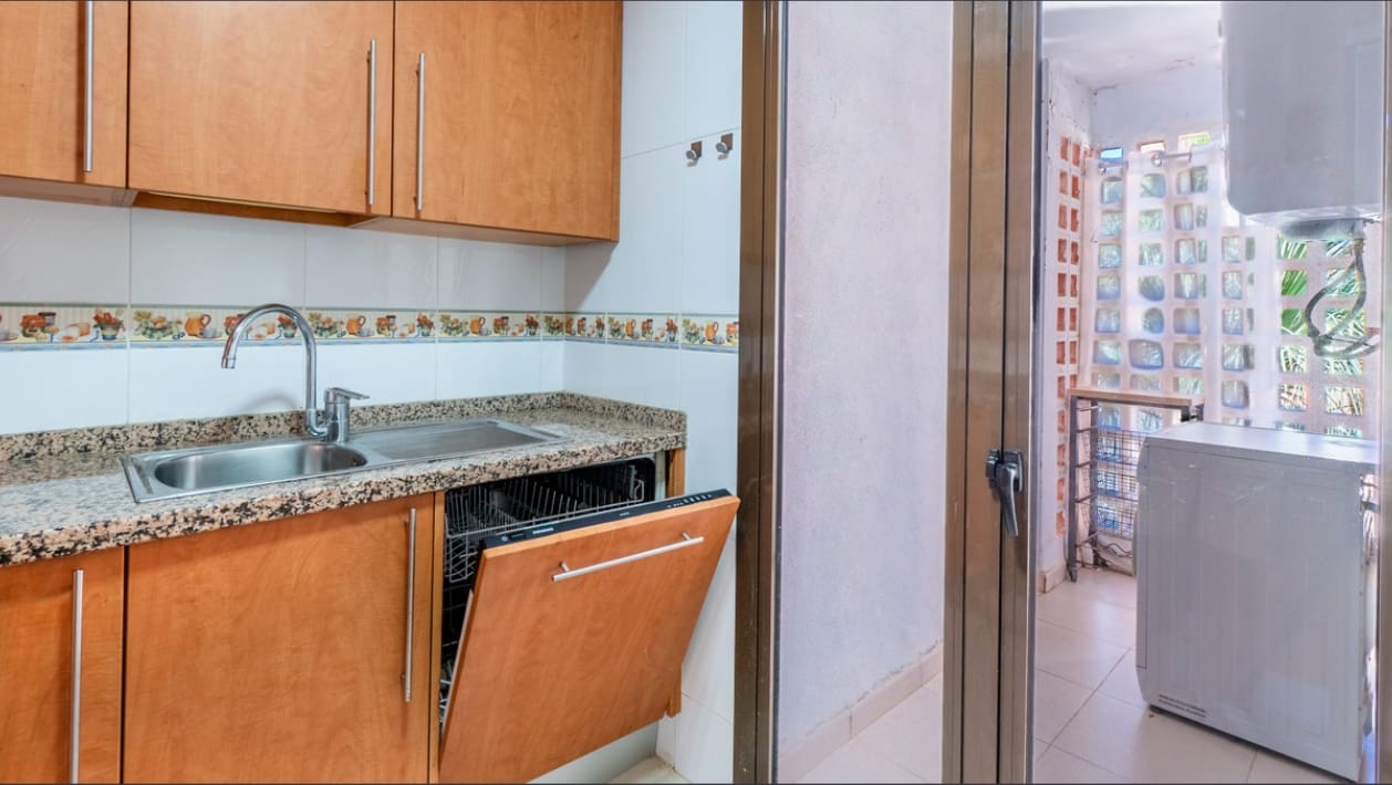 2 makuuhuone Huoneisto myytävänä paikassa San Luis de Sabinillas mukana uima-altaan - 266 000 € (Ref: 9444545)