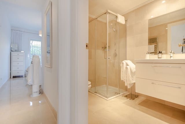 2 bedroom Apartment for sale in Los Arqueros, Benahavís with pool garage - € 430,000 (Ref: 9444581)