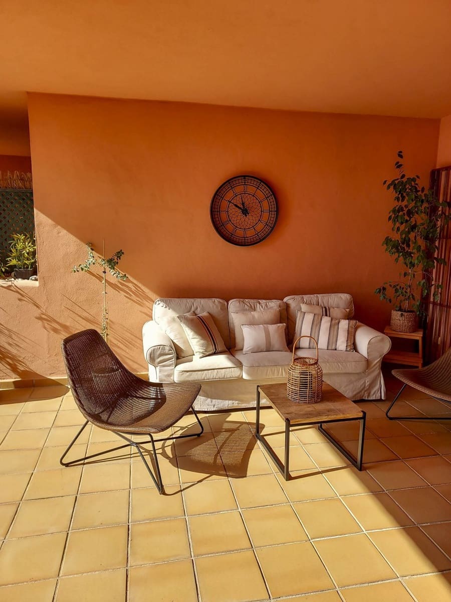 2 bedroom Apartment for sale in La Duquesa / Puerto de la Duquesa with pool garage - € 329,000 (Ref: 9444685)