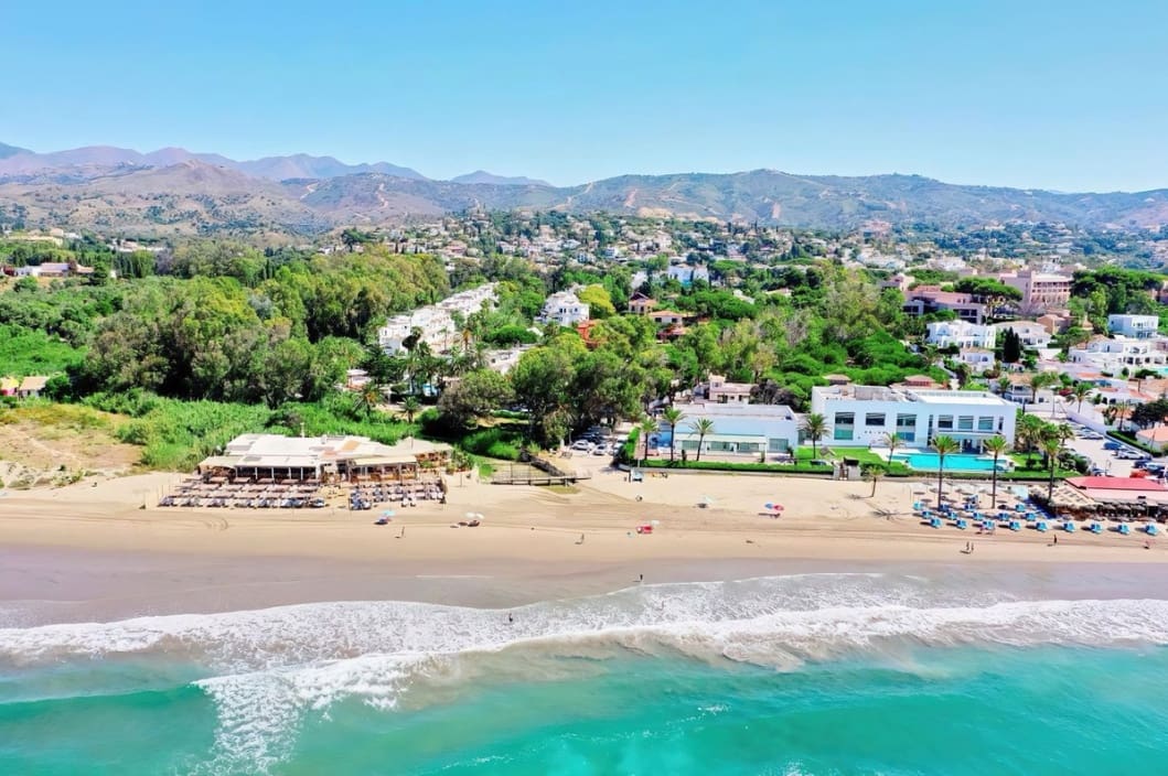 2 bedroom Apartment for sale in Elviria - € 470,000 (Ref: 9446733)