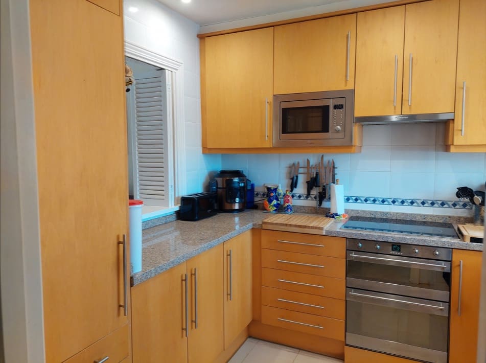 3 quarto Casa em Banda para venda em La Duquesa / Puerto de la Duquesa com piscina garagem - 345 000 € (Ref: 9446982)