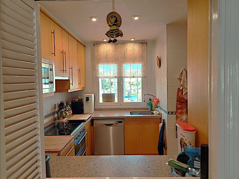 3 quarto Casa em Banda para venda em La Duquesa / Puerto de la Duquesa com piscina garagem - 345 000 € (Ref: 9446982)